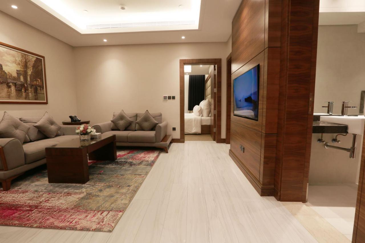 Weekend Hotel Sari Jeddah Exterior photo