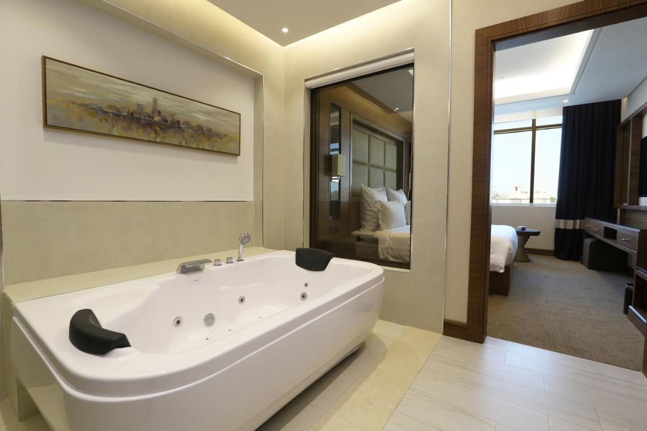 Weekend Hotel Sari Jeddah Exterior photo
