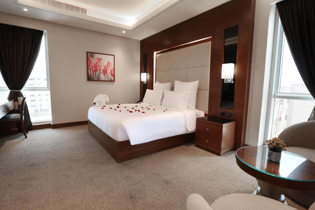 Weekend Hotel Sari Jeddah Exterior photo